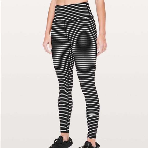 Lululemon high rise Wunder Under Leggings - Picture 6 of 9